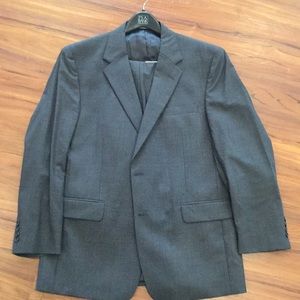 Gray Jos A Bank men’s suit (jacket and pants)